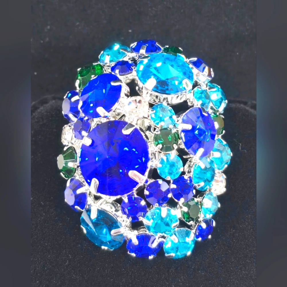 Bold and Exaggerating Blue and Green Rhinestone Ring